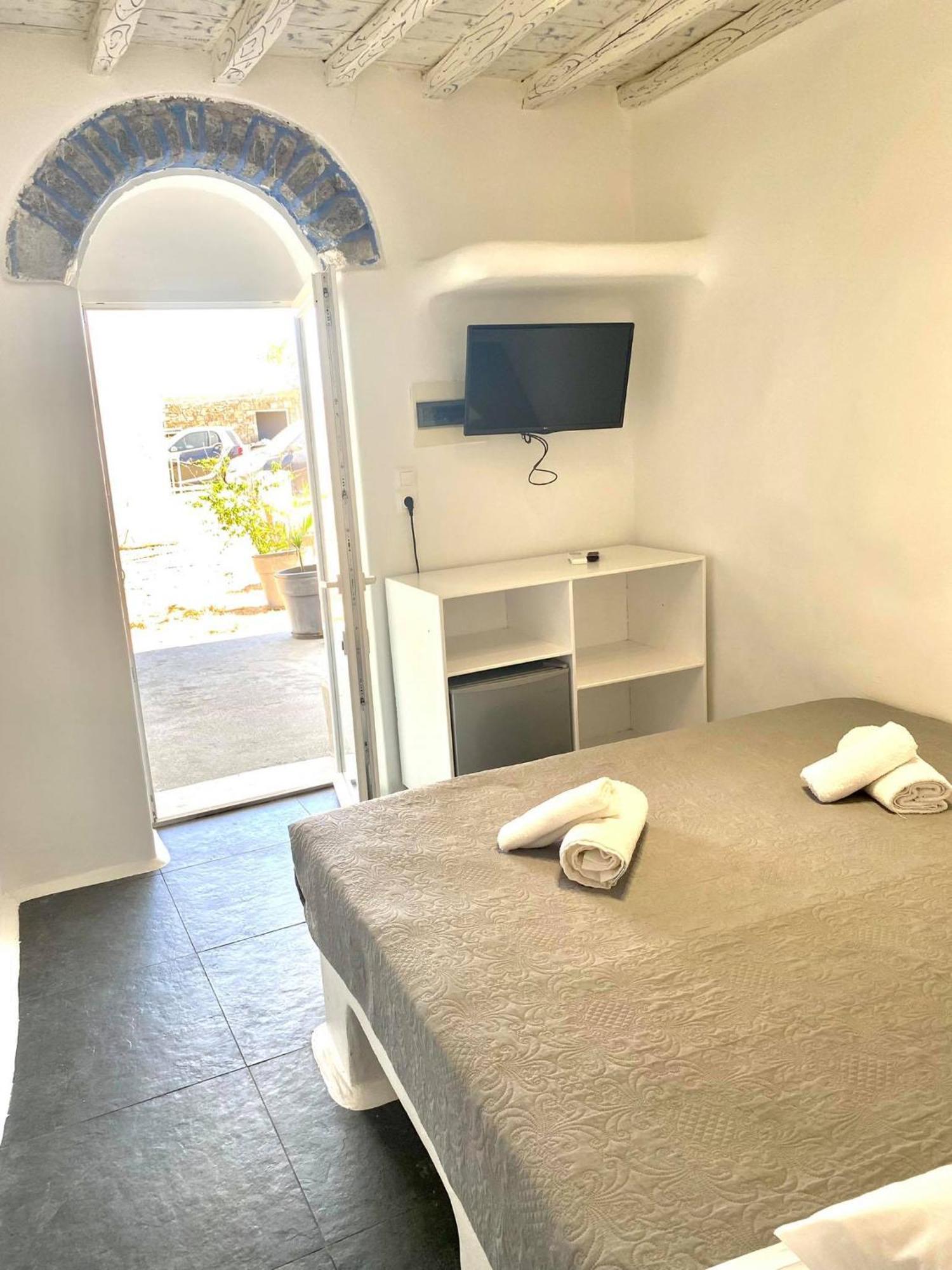 Mykonos Vibes Airport Studios And Apartments Mykonos Town Exterior photo